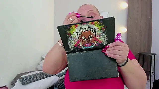 Cheryl JONES online show from October 12, 2025, 8:26 am