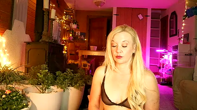 Snapshot of lyra_rose chatting on June 14, 2026, 2:24 am lyra rose online show from June 14, 2026, 2:24 am