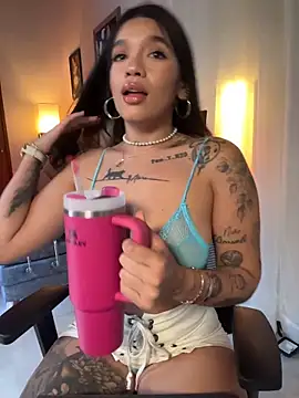 Snapshot of HannahW_ chatting on March 7, 2026, 10:04 pm HannahW online show from March 7, 2026, 10:04 pm