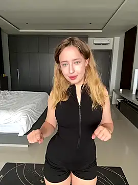 Nura n Sarah online show from December 5, 2025, 5:28 am