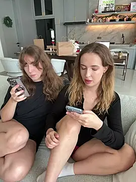 Snapshot of Nura_n_Sarah chatting on February 14, 2026, 4:23 am Nura n Sarah online show from February 14, 2026, 4:23 am