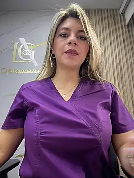 alicee16 online show from August 4, 2026, 2:32 pm