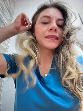 alicee16 online show from June 25, 2026, 7:19 pm