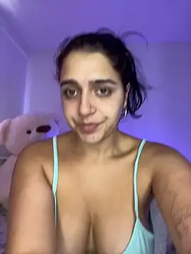 Alicia Ruiz online show from September 26, 2025, 5:09 pm