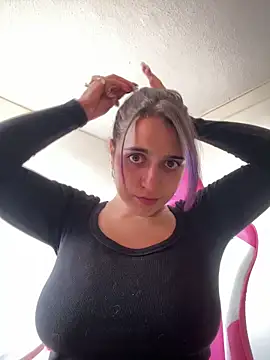 Snapshot of Alicia_Ruiz chatting on May 18, 2026, 8:02 pm Alicia Ruiz online show from May 18, 2026, 8:02 pm