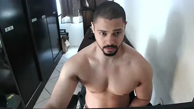 Snapshot of Brian_Aries chatting on September 30, 2025, 4:46 pm Brian Aries online show from September 30, 2025, 4:46 pm