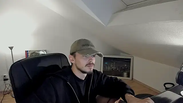 Snapshot of naked_psy chatting on October 24, 2025, 11:04 pm naked psy online show from October 24, 2025, 11:04 pm