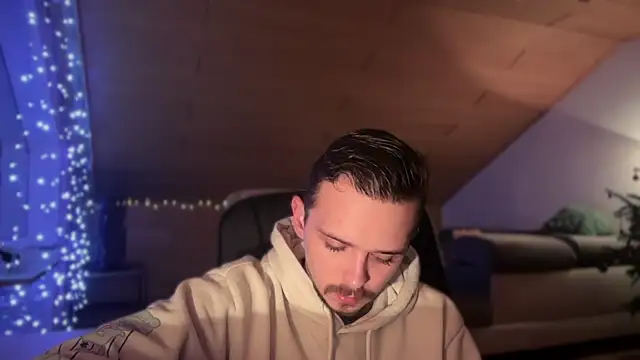 Snapshot of naked_psy chatting on January 10, 2025, 1:42 am naked psy online show from January 10, 2025, 1:42 am