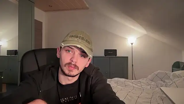 Snapshot of naked_psy chatting on January 18, 2025, 9:13 am naked psy online show from January 18, 2025, 9:13 am