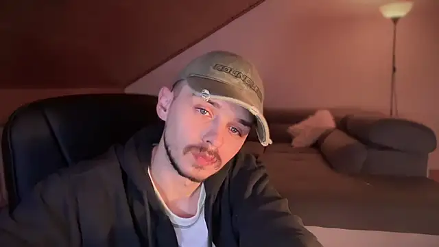 Snapshot of naked_psy chatting on February 4, 2025, 3:44 am naked psy online show from February 4, 2025, 3:44 am