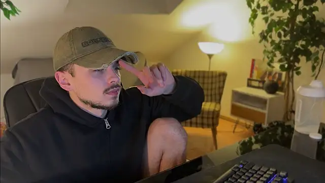 Snapshot of naked_psy chatting on December 14, 2025, 1:12 am naked psy online show from December 14, 2025, 1:12 am