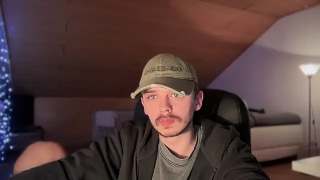 Snapshot of naked_psy chatting on January 22, 2025, 6:20 am naked psy online show from January 22, 2025, 6:20 am