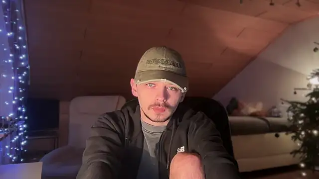 Snapshot of naked_psy chatting on January 13, 2025, 4:39 am naked psy online show from January 13, 2025, 4:39 am