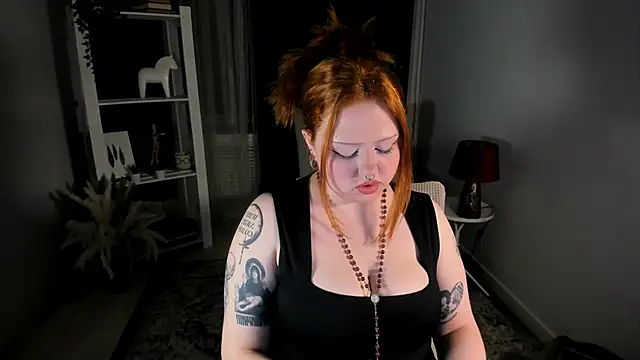 bitchofsun  online show from November 19, 2025, 4:40 pm