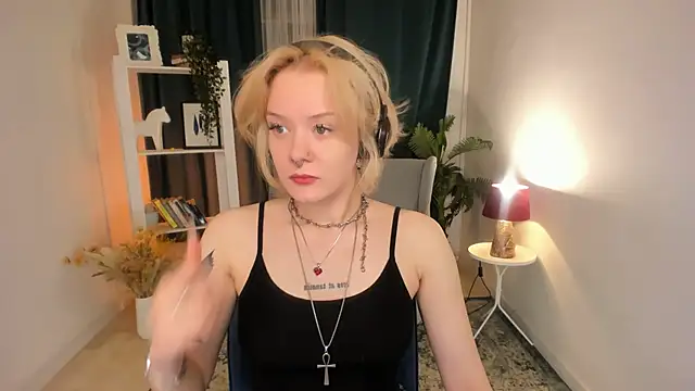 cyber whore  online show from May 5, 2026, 10:46 pm