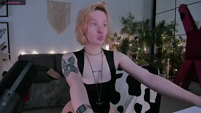 cyber whore  online show from June 4, 2026, 10:20 am