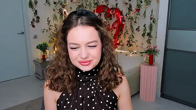 Snapshot of MiracleCurly chatting on February 22, 2026, 10:06 am MiracleCurly online show from February 22, 2026, 10:06 am