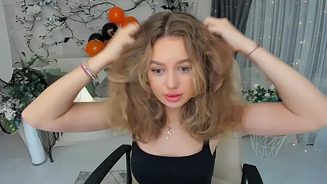 MiracleCurly online show from October 28, 2025, 7:24 pm