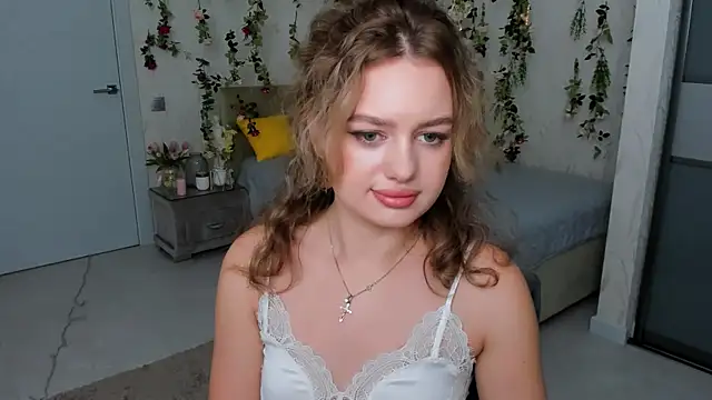 MiracleCurly online show from October 2, 2025, 7:28 pm