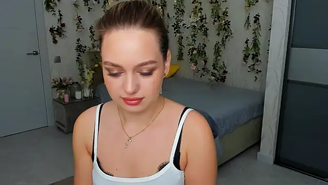 MiracleCurly online show from September 28, 2025, 4:08 am