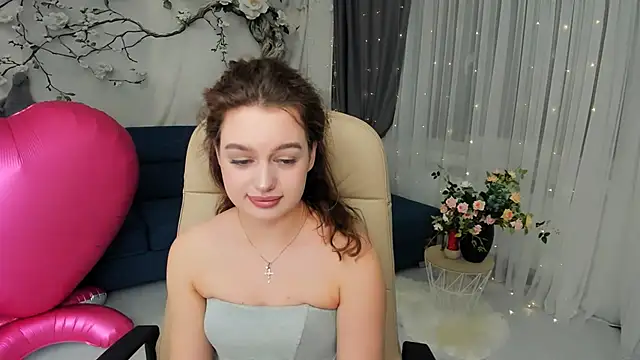 Snapshot of MiracleCurly chatting on February 15, 2026, 6:07 pm MiracleCurly online show from February 15, 2026, 6:07 pm