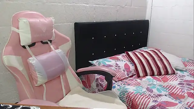 jade04 roberts online show from October 2, 2025, 9:51 pm