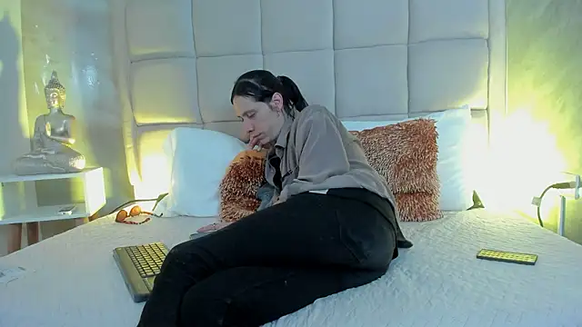 Hecatee 77 online show from February 3, 2026, 8:03 pm