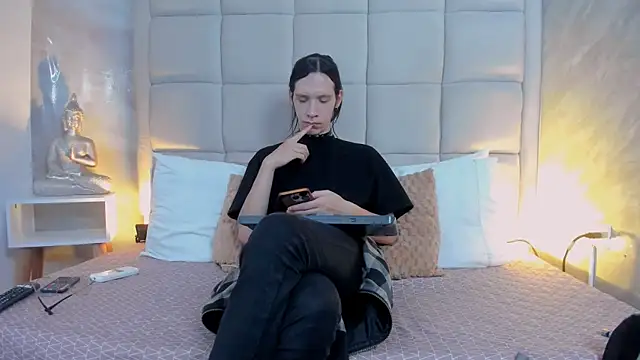 Hecatee 77 online show from September 27, 2025, 8:04 pm