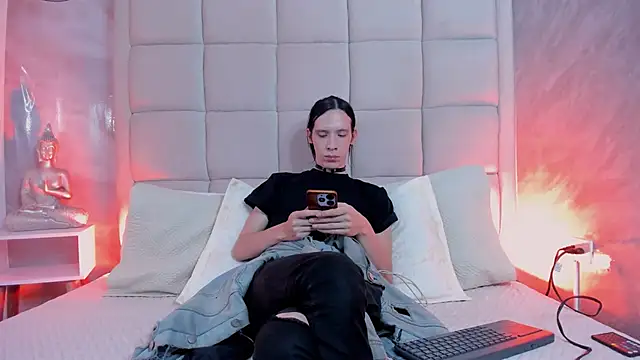 Hecatee 77 online show from November 12, 2025, 7:40 pm