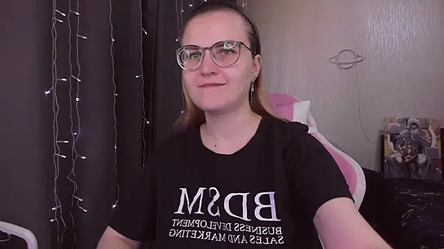 MissBrightShine online show from October 8, 2025, 10:06 am