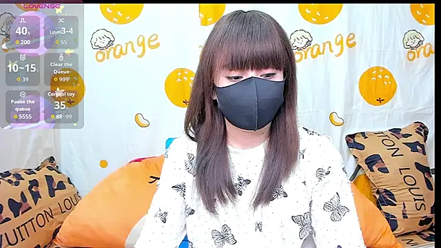 alonelove   online show from October 20, 2025, 2:35 am