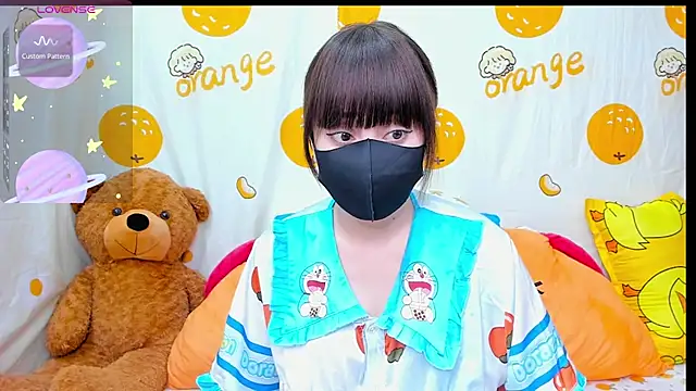 alonelove   online show from October 18, 2025, 2:24 am