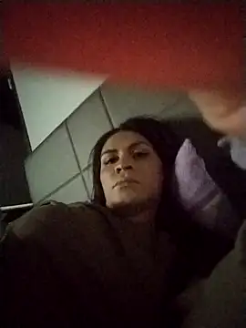 Snapshot of lucy_and_mike7 chatting on February 14, 2025, 1:40 pm lucy and mike7 online show from February 14, 2025, 1:40 pm