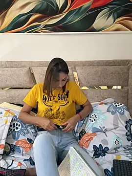 letiziia sky1 online show from February 13, 2026, 5:46 pm