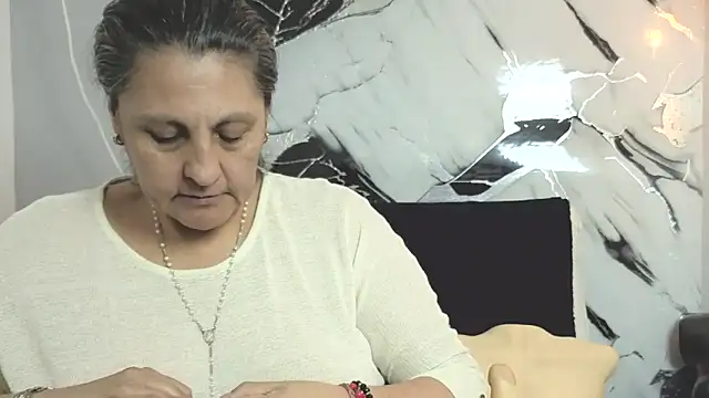 merlyna goldens online show from October 15, 2025, 1:37 am