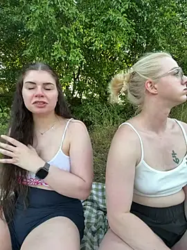 EllyNora online show from July 12, 2026, 6:31 pm