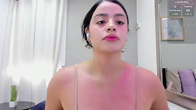 Snapshot of Paula_Desousa chatting on August 3, 2026, 7:42 pm Paula Desousa online show from August 3, 2026, 7:42 pm