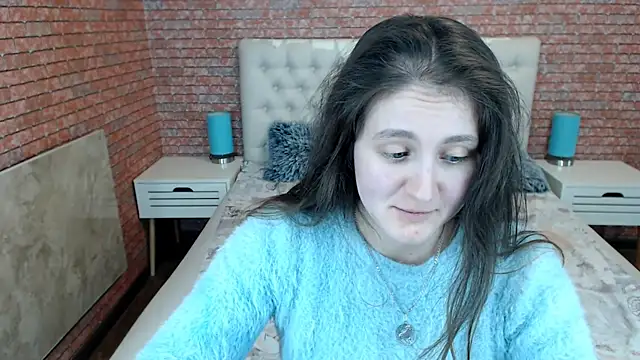 Holliy Cooper online show from October 26, 2025, 12:16 pm