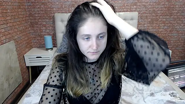 Holliy Cooper online show from October 1, 2025, 8:41 am