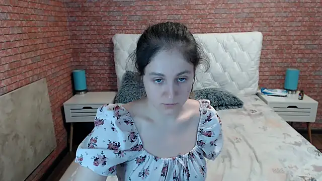 Holliy Cooper online show from July 15, 2026, 8:43 am