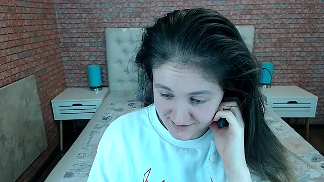 Holliy Cooper online show from November 15, 2025, 8:18 am