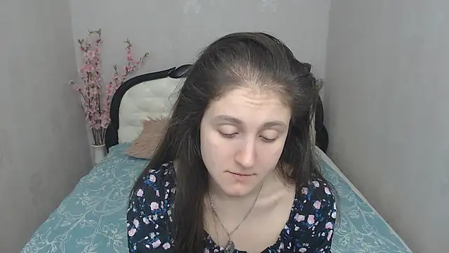 Holliy Cooper online show from March 19, 2025, 8:23 am