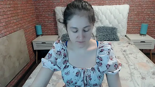 Holliy Cooper online show from July 13, 2026, 8:02 am