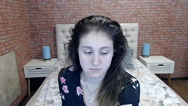 Holliy Cooper online show from September 11, 2025, 7:41 am