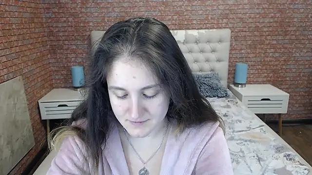 Holliy Cooper online show from September 24, 2025, 7:59 am