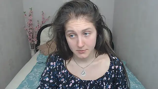 Holliy Cooper online show from March 19, 2025, 2:35 pm