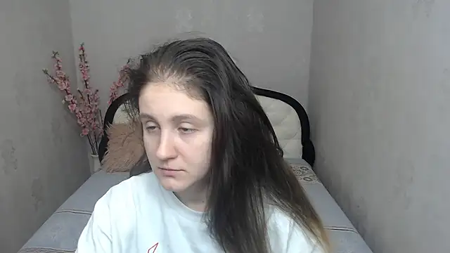 Holliy Cooper online show from February 4, 2026, 9:04 am