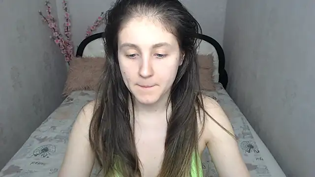 Snapshot of Holliy_Cooper chatting on May 8, 2026, 5:44 am Holliy Cooper online show from May 8, 2026, 5:44 am