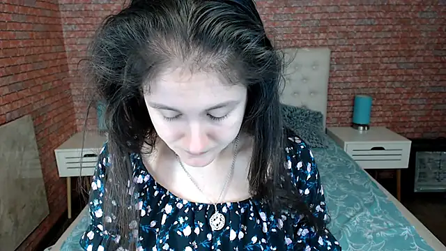 Holliy Cooper online show from March 21, 2025, 7:55 am