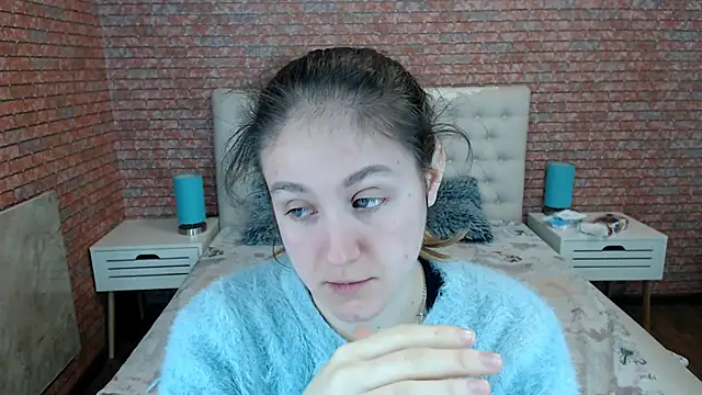 Holliy Cooper online show from October 29, 2025, 8:57 am